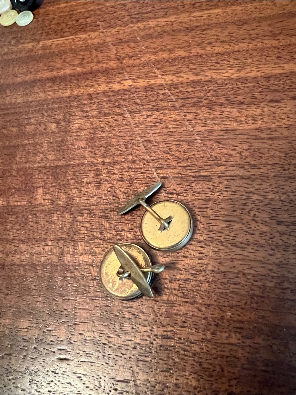Antique-Style Gold Train Cuff Link - Classic Men’s Accessory - Picture 3 of 3